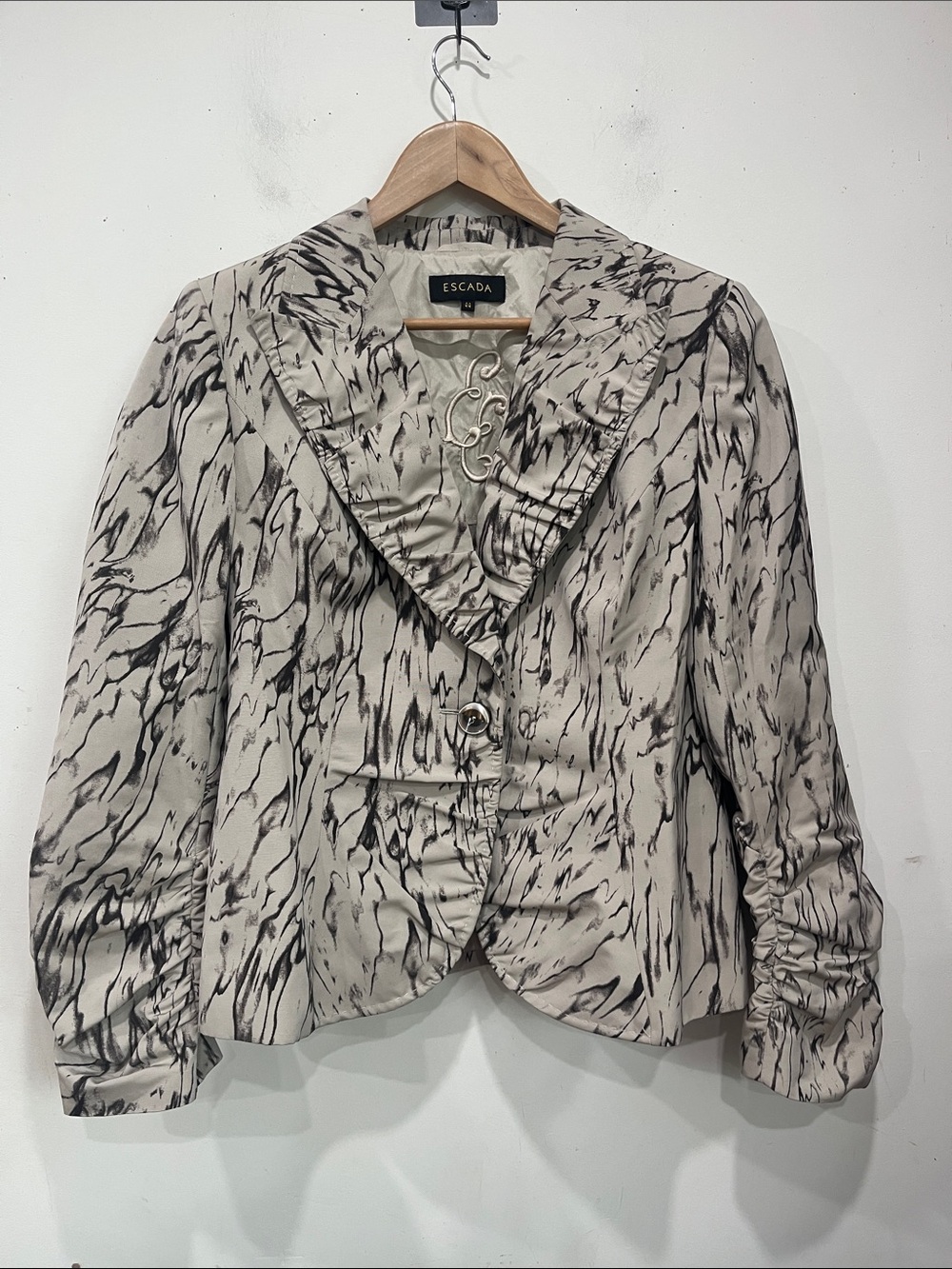 Escada Blazer Jacket in Beige Black print Lined size 44/ Large